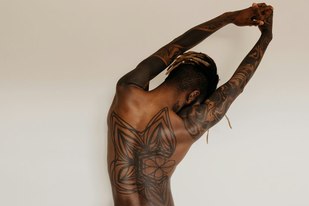 man bending to the side -superficial back myofascial line